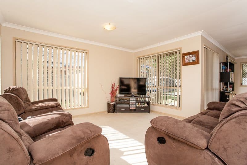 17 Sandwell Crescent, KIPPA-RING QLD 4021, Kippa-Ring - Thumbnail 2