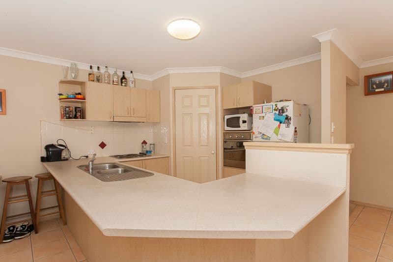 17 Sandwell Crescent, KIPPA-RING QLD 4021, Kippa-Ring - Thumbnail 4
