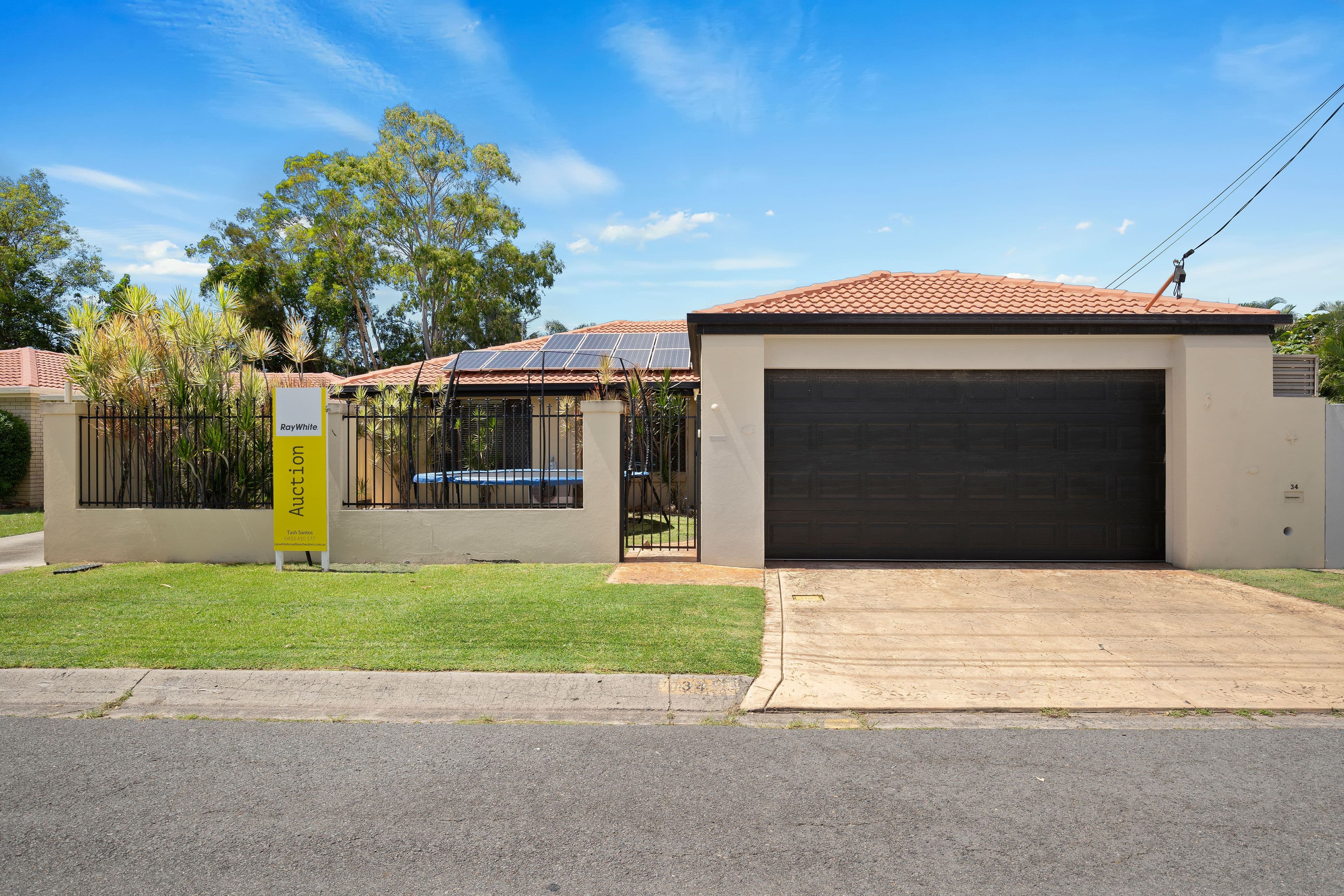 34 Bordeaux Parade, Mermaid Waters QLD 4218, Mermaid Waters - Thumbnail 2