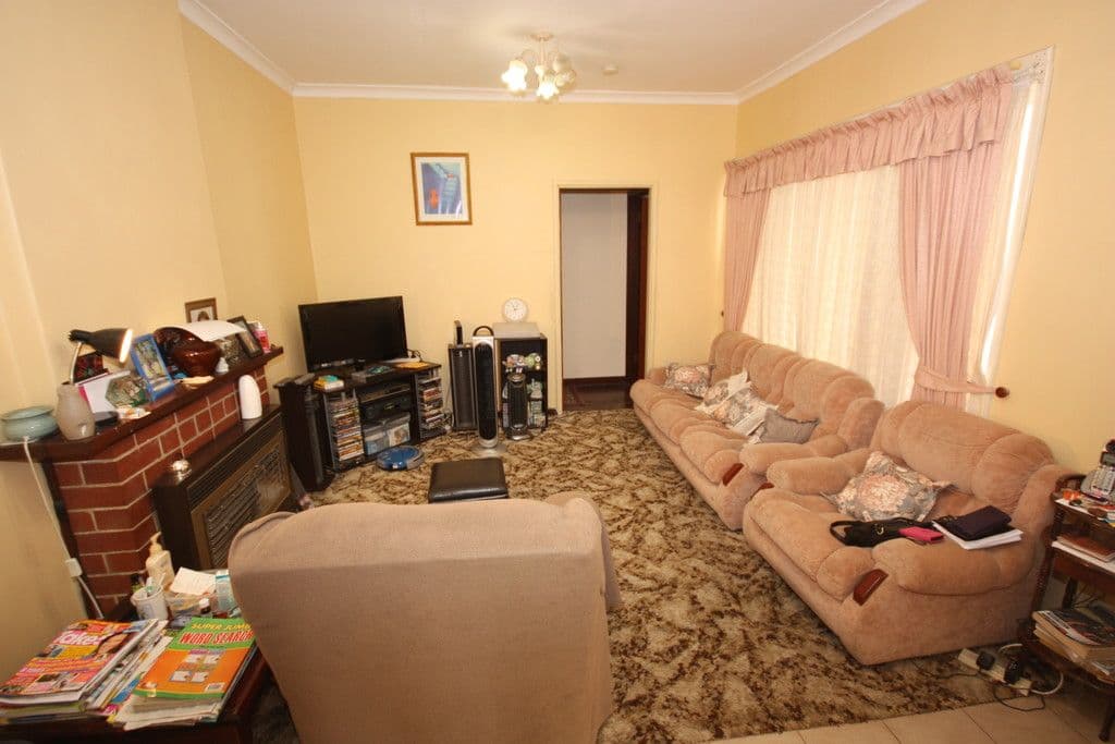 61 Powell Street, Reservoir VIC 3073, Reservoir - Thumbnail 2