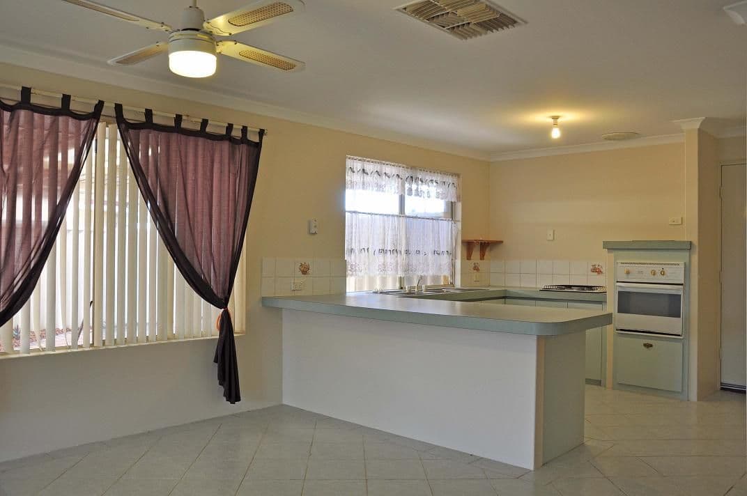 35 Oakwood Crescent, WAIKIKI WA 6169, Waikiki - Thumbnail 2