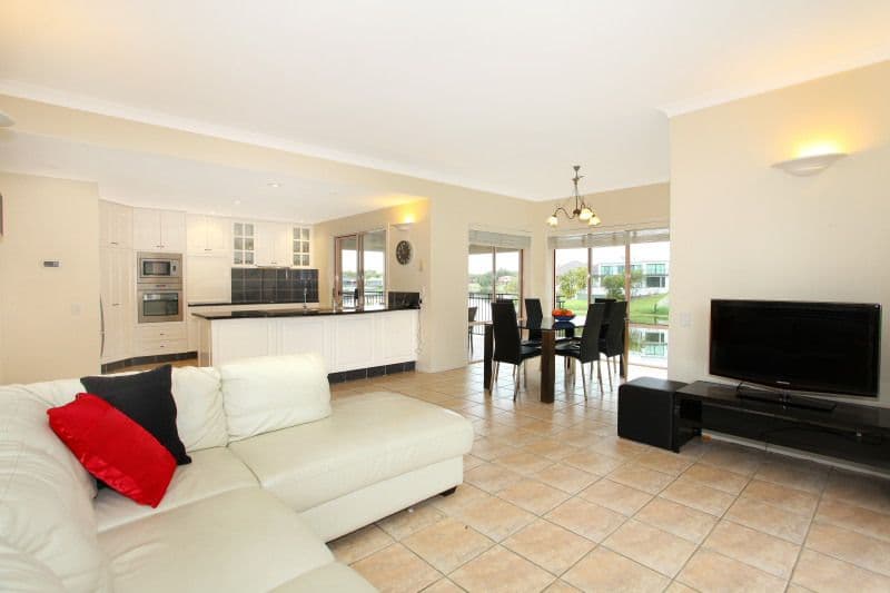 33 Bollard Circuit, CLEAR ISLAND WATERS QLD 4226, Clear Island Waters - Thumbnail 3
