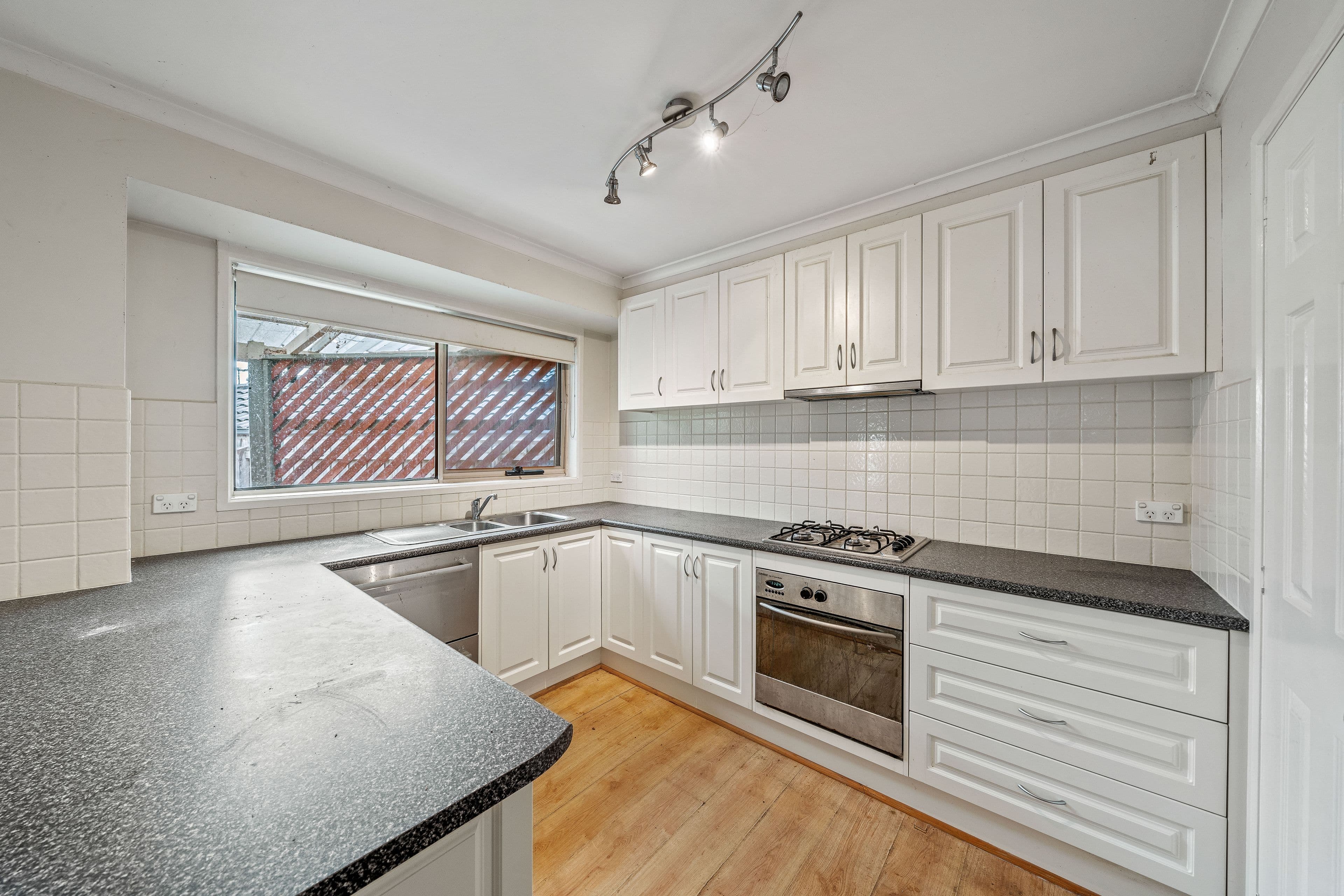 27 Strafford Avenue, Cranbourne VIC 3977, Cranbourne - Thumbnail 5