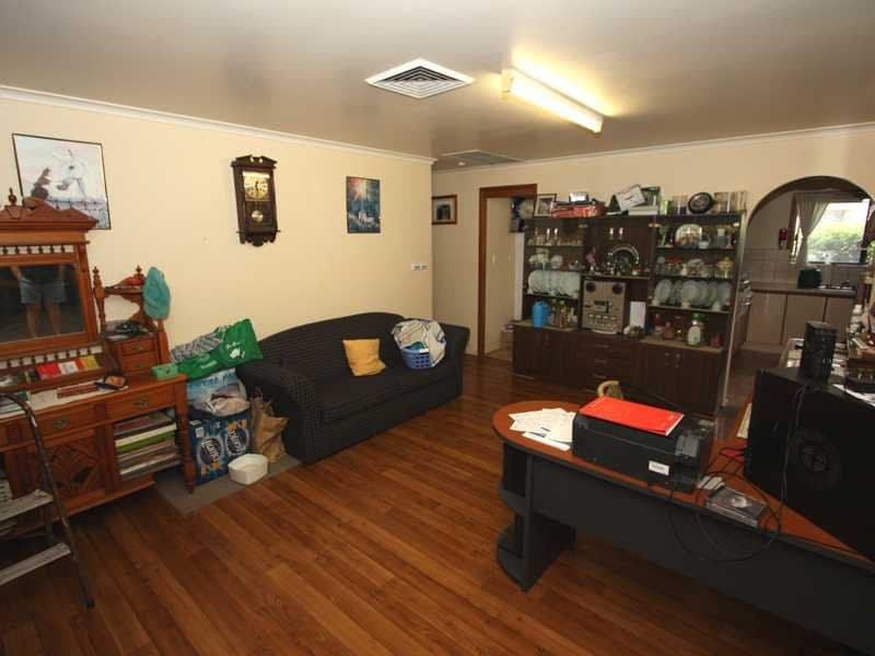 98 Targo Street, BUNDABERG SOUTH QLD 4670, Bundaberg South - Thumbnail 2