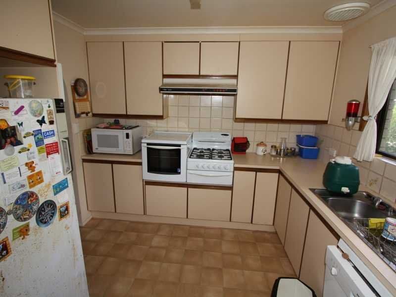 98 Targo Street, BUNDABERG SOUTH QLD 4670, Bundaberg South - Thumbnail 4