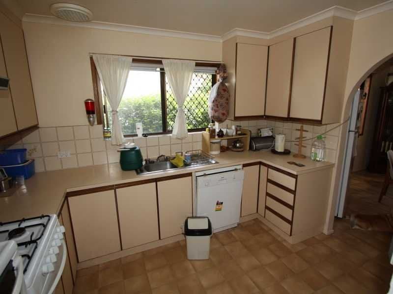 98 Targo Street, BUNDABERG SOUTH QLD 4670, Bundaberg South - Thumbnail 5