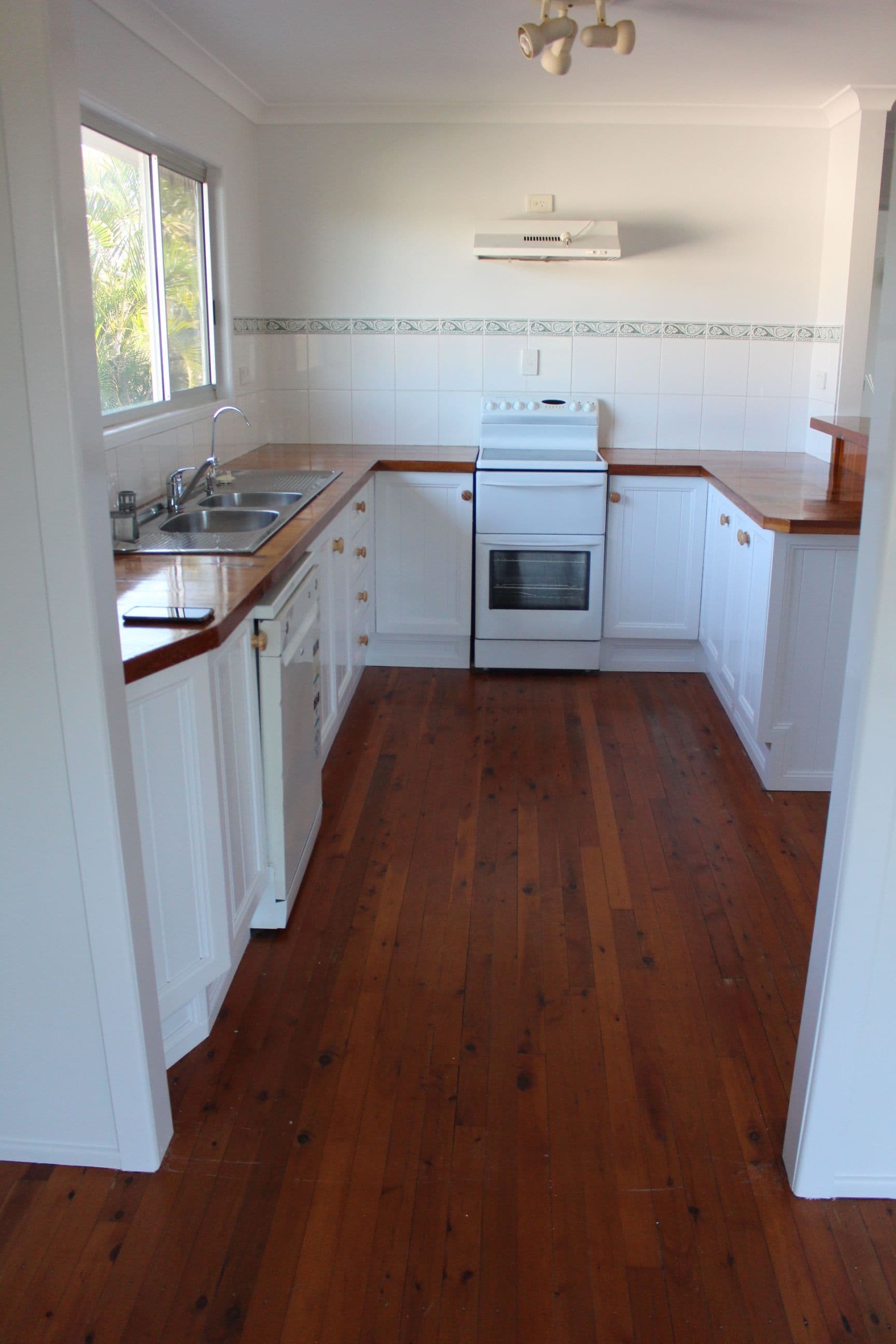 125 Tarcoola Drive, Boyne Island QLD 4680, Boyne Island - Thumbnail 4