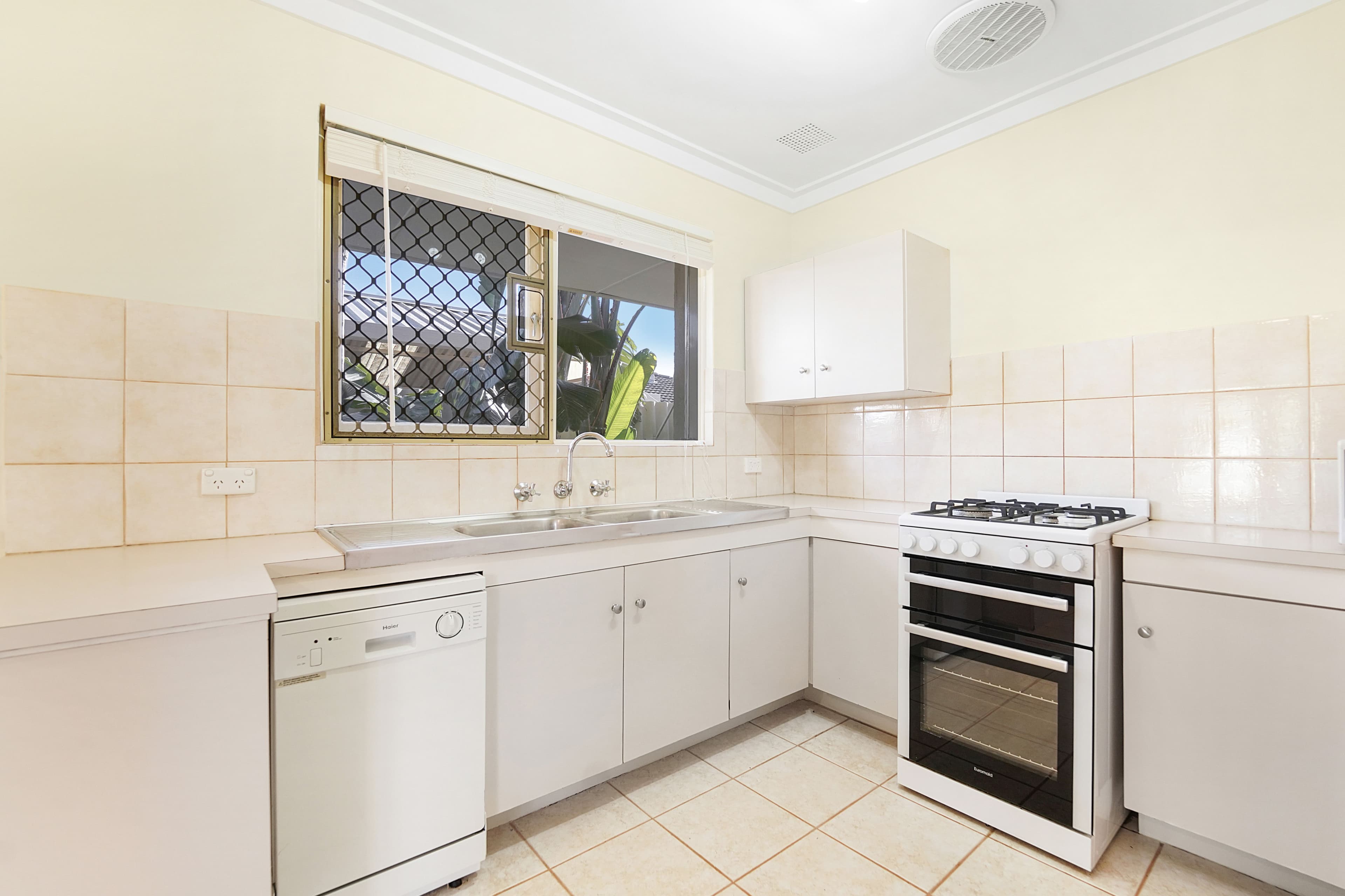 35 Newcomen Road, Stirling WA 6021, Stirling - Thumbnail 8