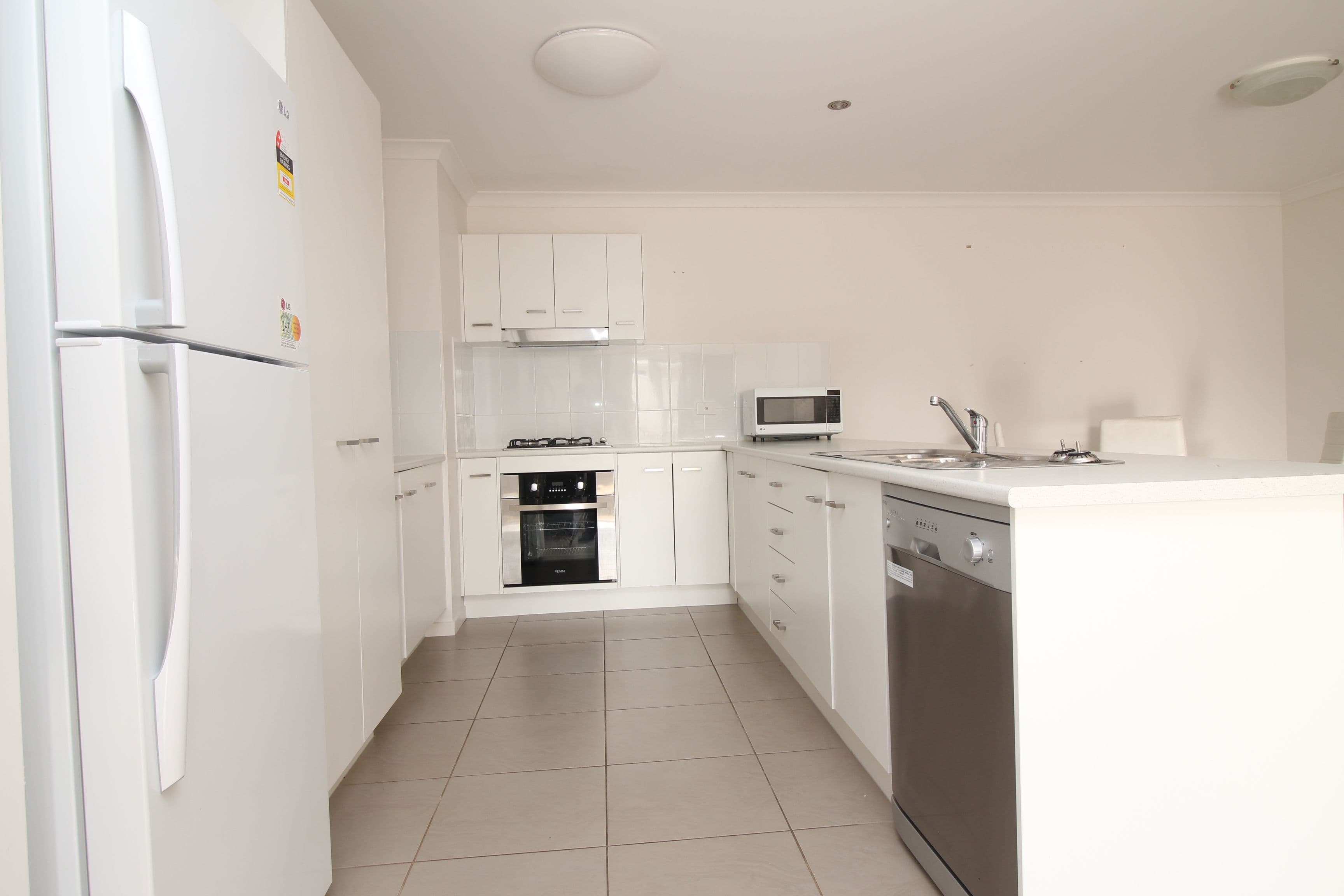 40 Lakeside Drive, Emerald QLD 4720, Emerald - Thumbnail 2