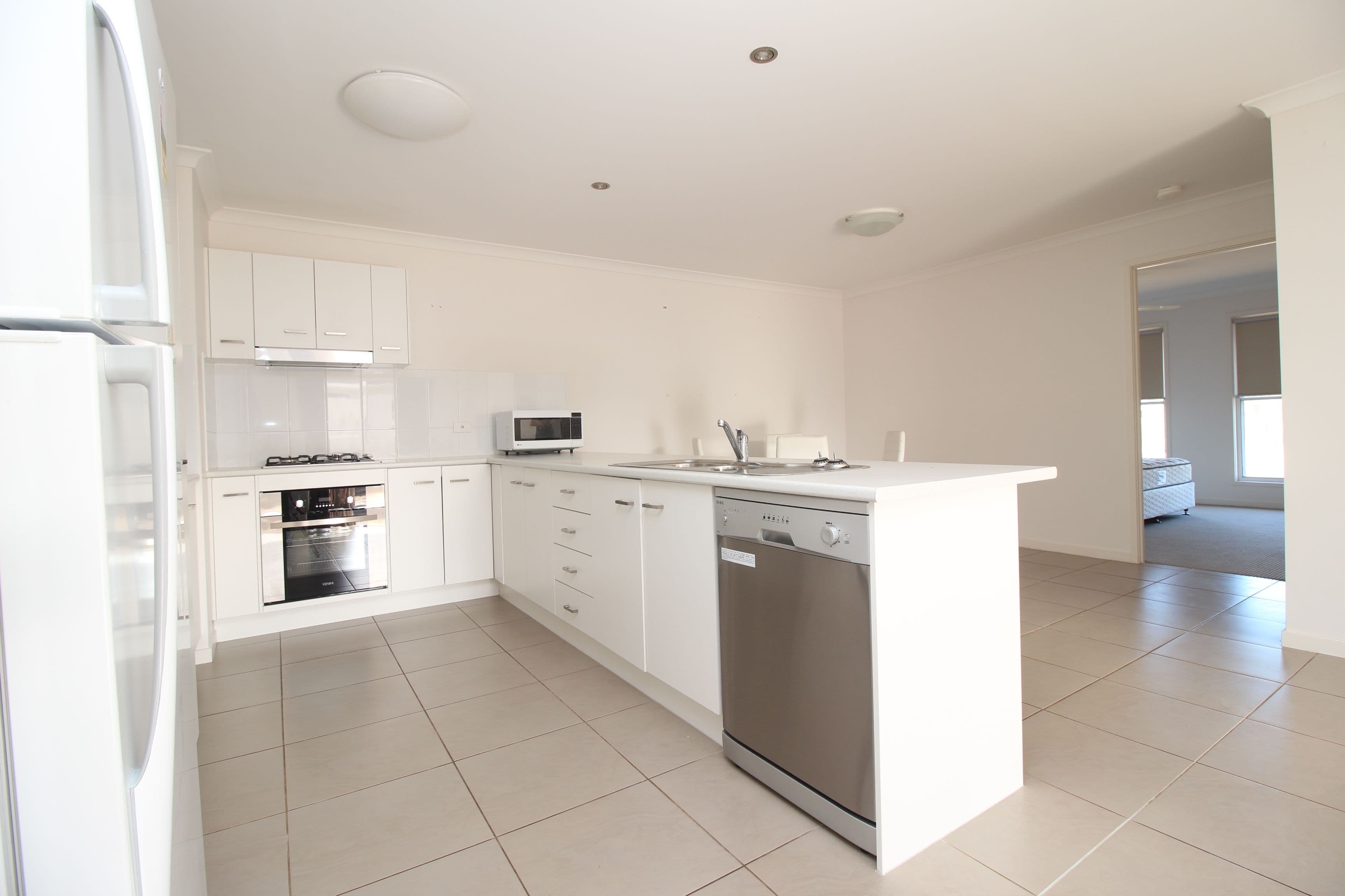 40 Lakeside Drive, Emerald QLD 4720, Emerald - Thumbnail 4