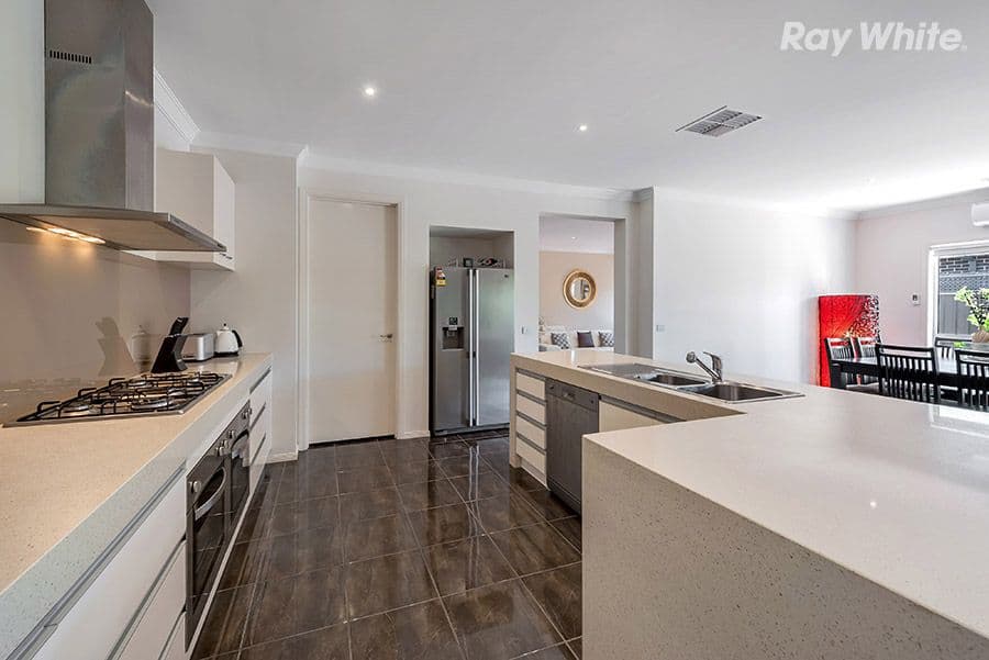 31 Langdon Drive, Mernda VIC 3754, Mernda - Thumbnail 3