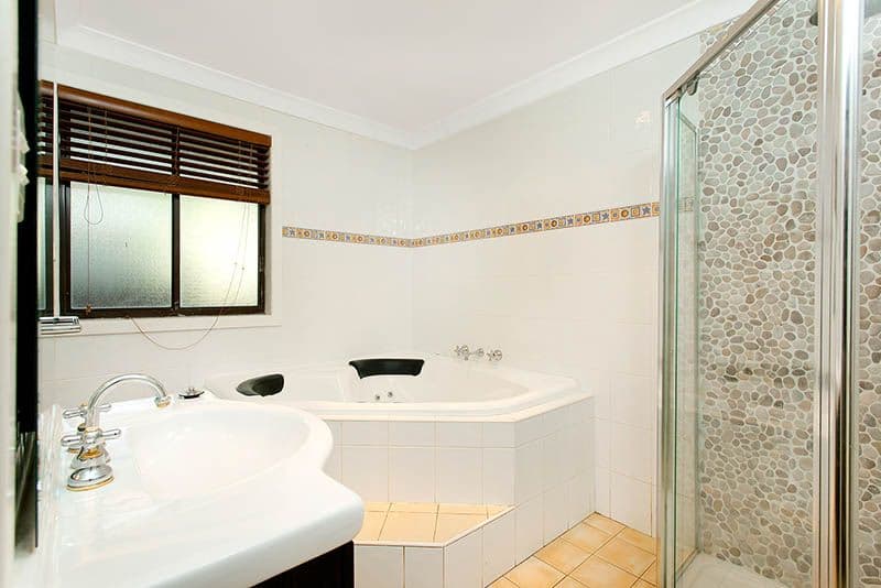 70 Kingswood Road, ENGADINE NSW 2233, Engadine - Thumbnail 6