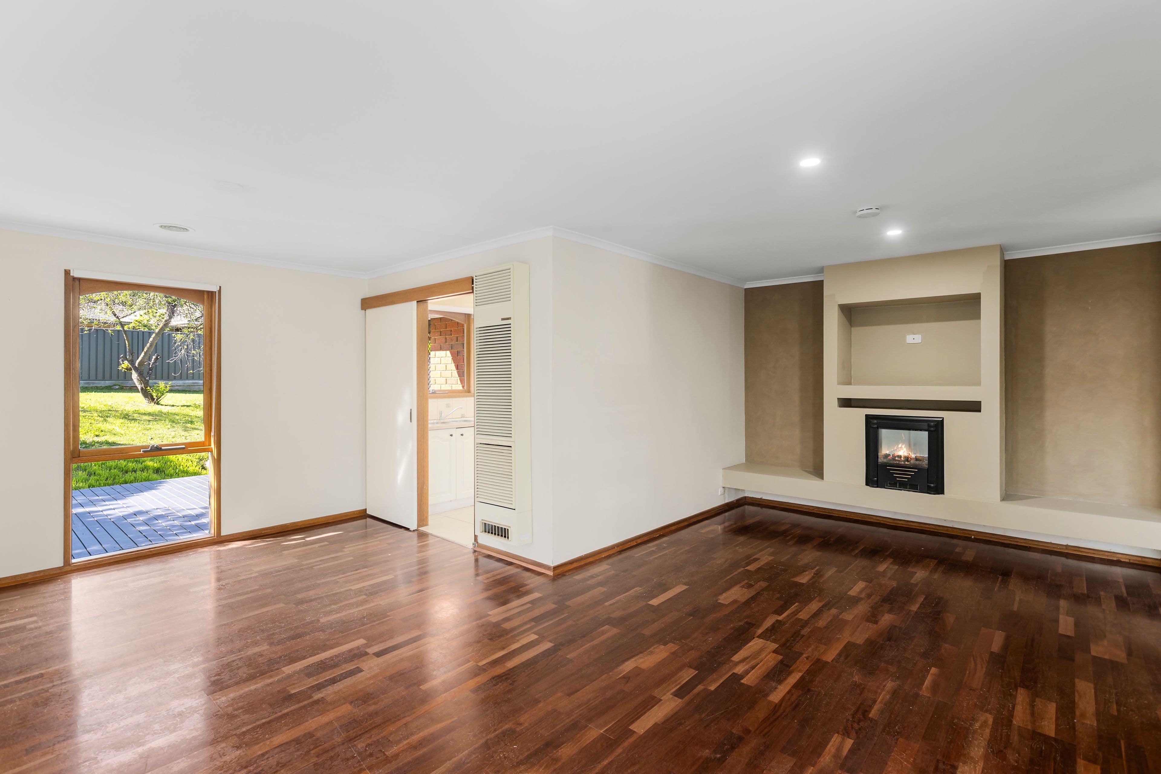 215 Elizabeth Drive, Sunbury VIC 3429, Sunbury - Thumbnail 2