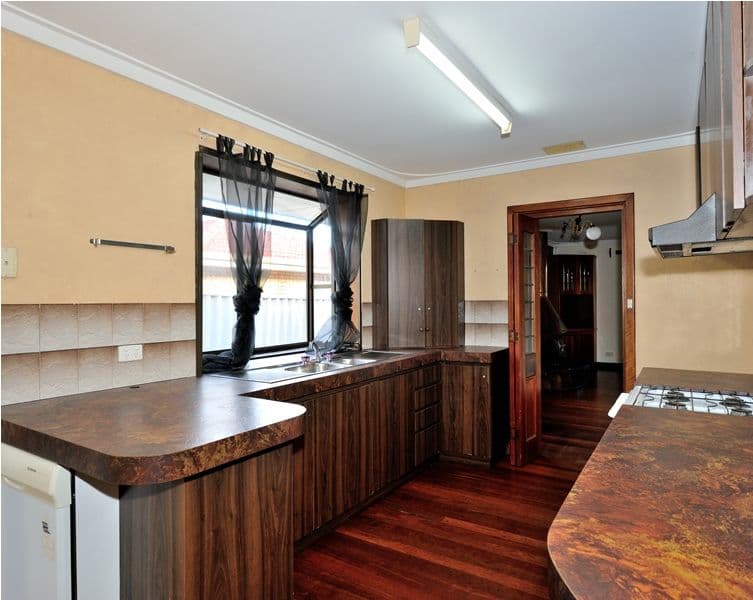 18 Edgewater Road, SAFETY BAY WA 6169, Safety Bay - Thumbnail 4