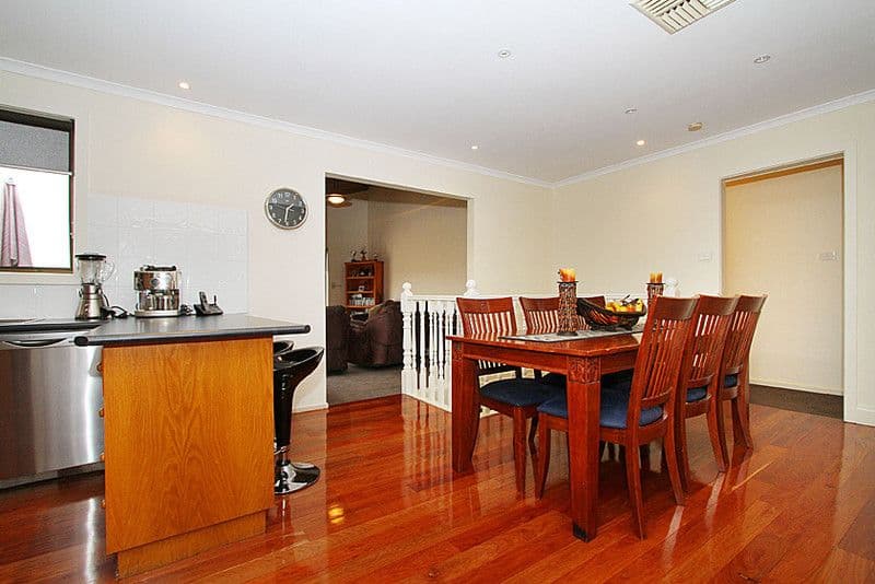 35 Centenary Drive, MILL PARK VIC 3082, Mill Park - Thumbnail 4