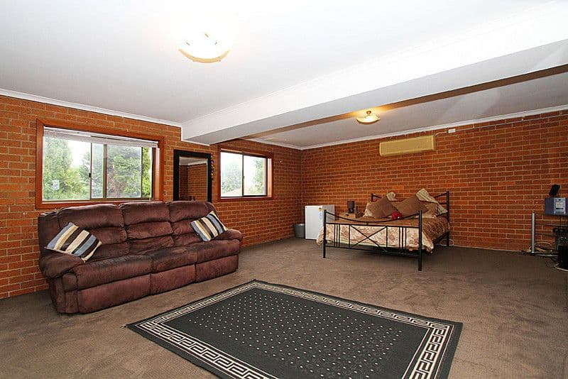 35 Centenary Drive, MILL PARK VIC 3082, Mill Park - Thumbnail 7