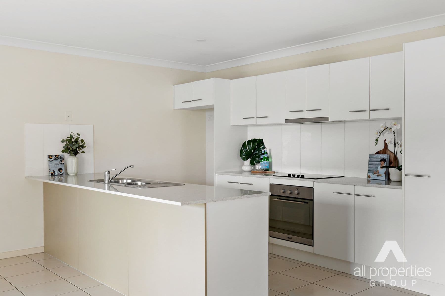 10 Zanow Street, North Booval QLD 4304, North Booval - Thumbnail 2