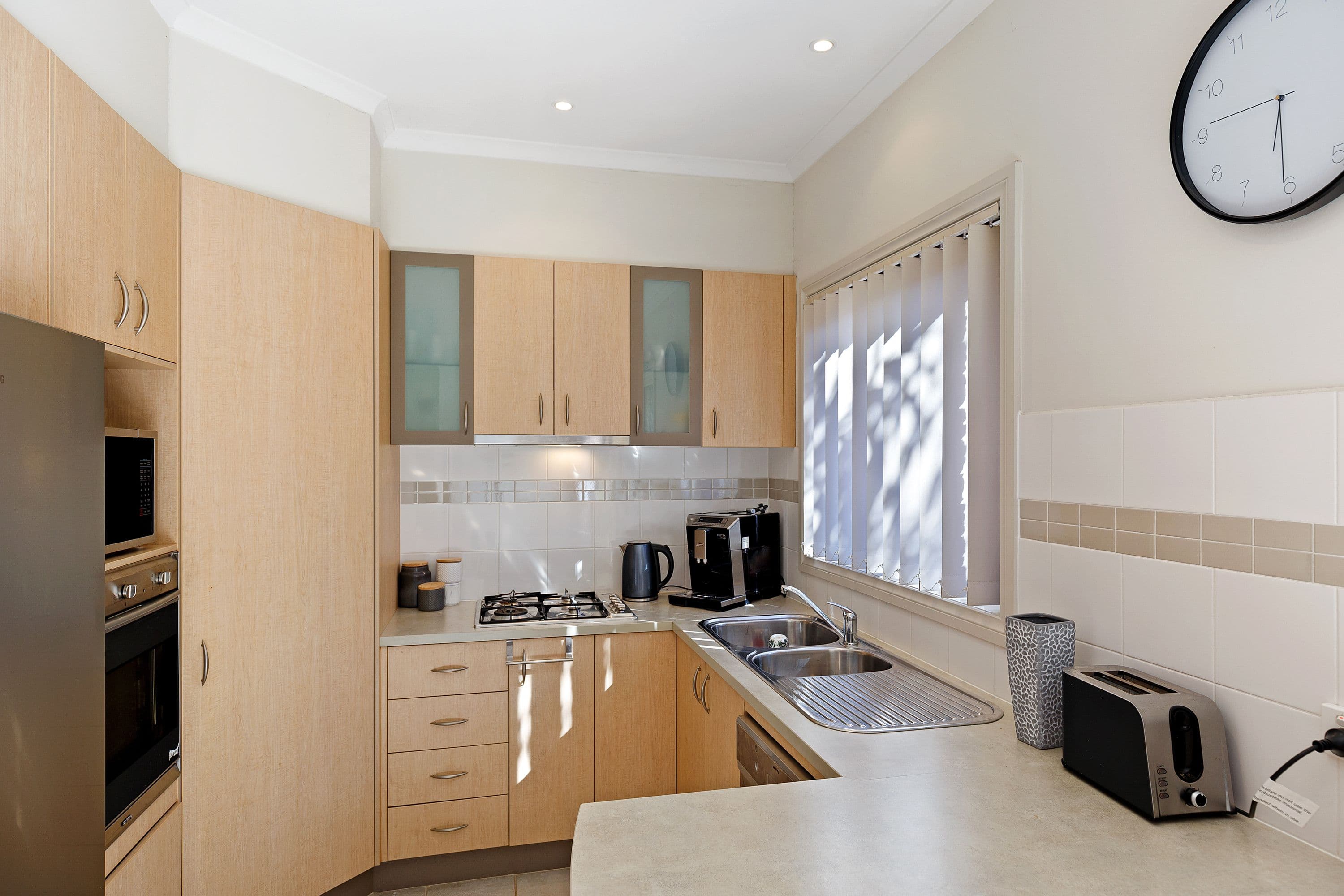 4 Crepe Myrtle Crescent, South Morang VIC 3752, South Morang - Thumbnail 2
