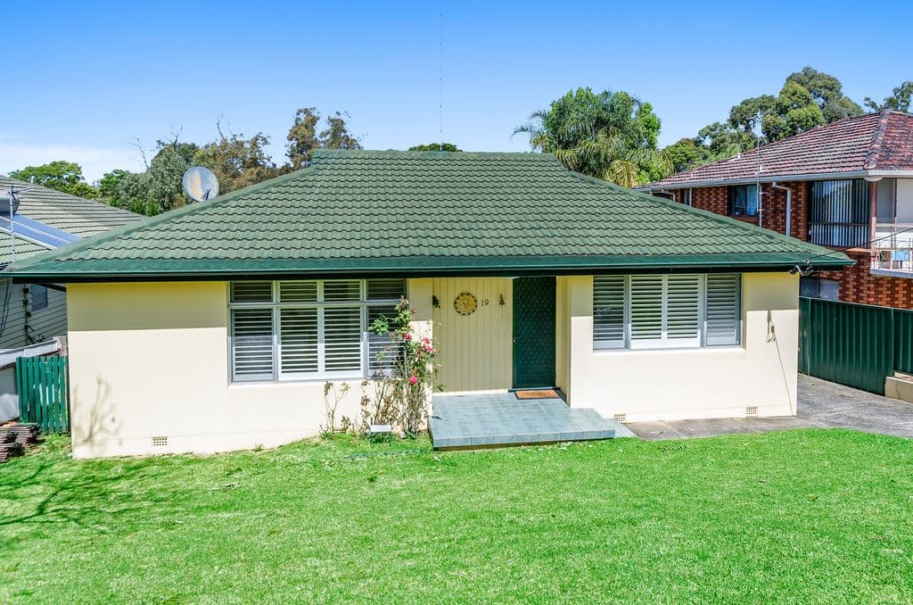 19 William Beach Road, Kanahooka - Image 1