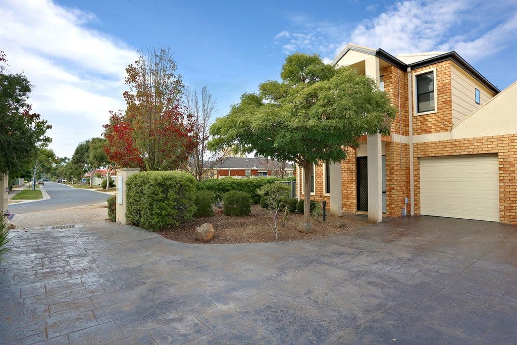 8 Lauffre Walk, Caroline Springs VIC 3023, Caroline Springs - Image 1