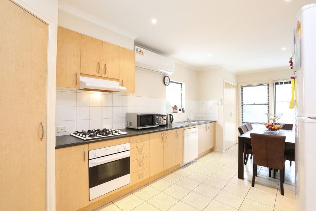 8 Lauffre Walk, Caroline Springs VIC 3023, Caroline Springs - Thumbnail 2
