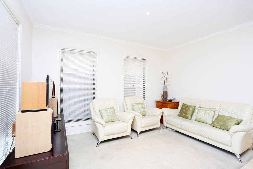 8 Lauffre Walk, Caroline Springs VIC 3023, Caroline Springs - Thumbnail 4