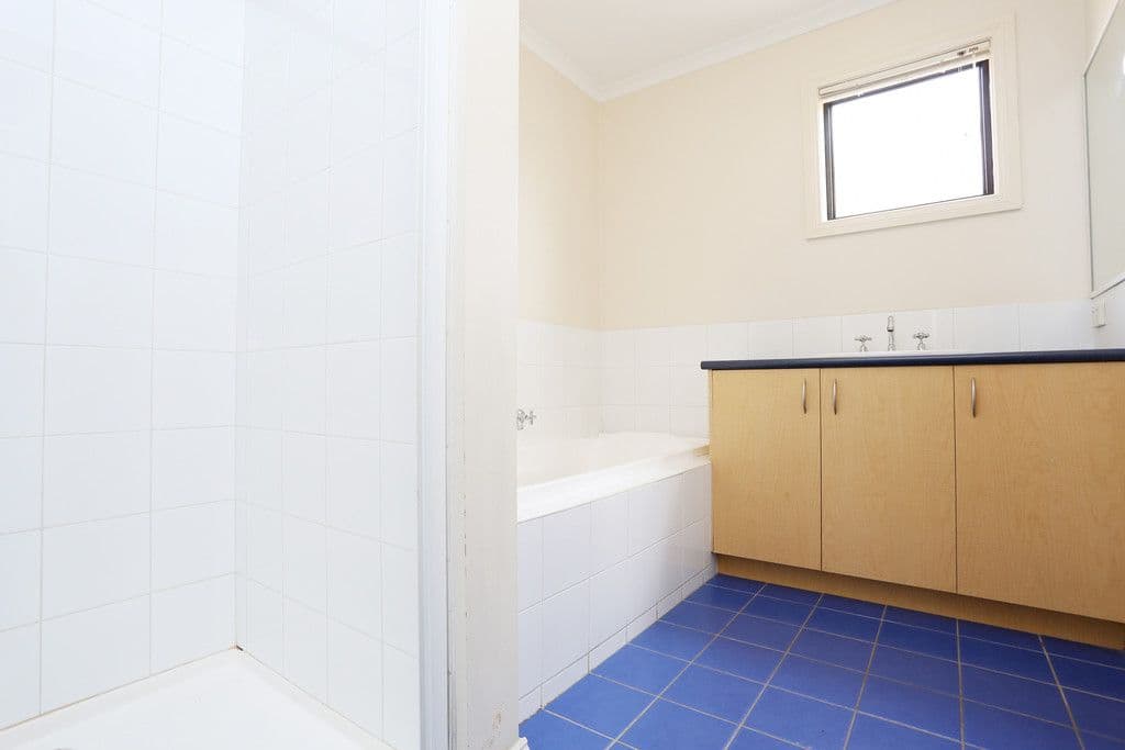 8 Lauffre Walk, Caroline Springs VIC 3023, Caroline Springs - Thumbnail 7