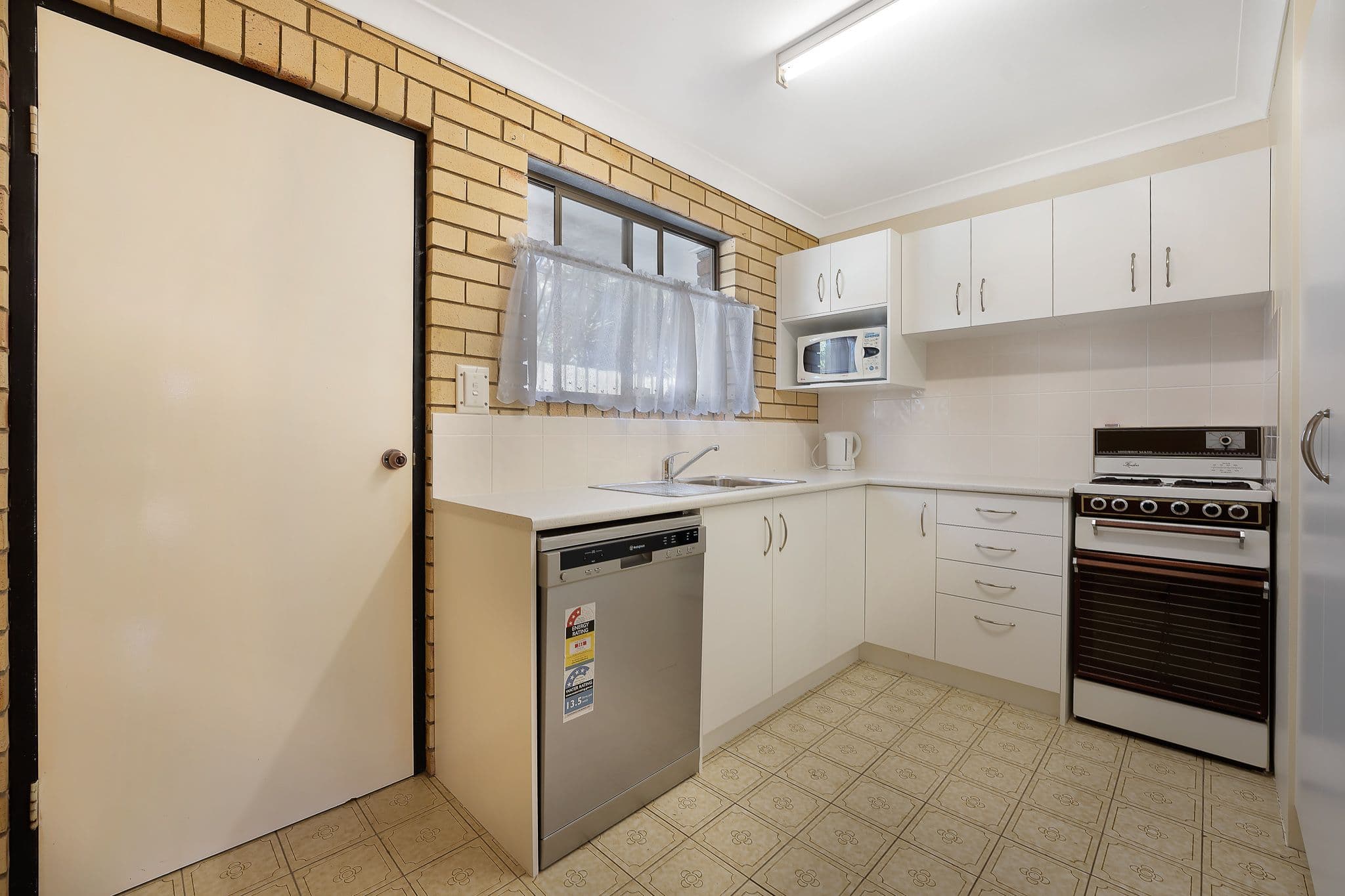 124 Oxley Avenue, Woody Point QLD 4019, Woody Point - Thumbnail 4