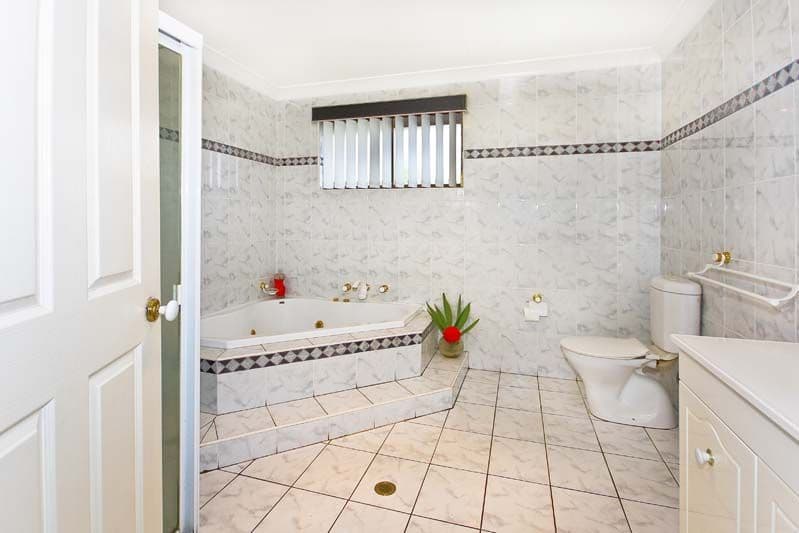 1  Emu Close, BOSSLEY PARK NSW 2176, Bossley Park - Thumbnail 8