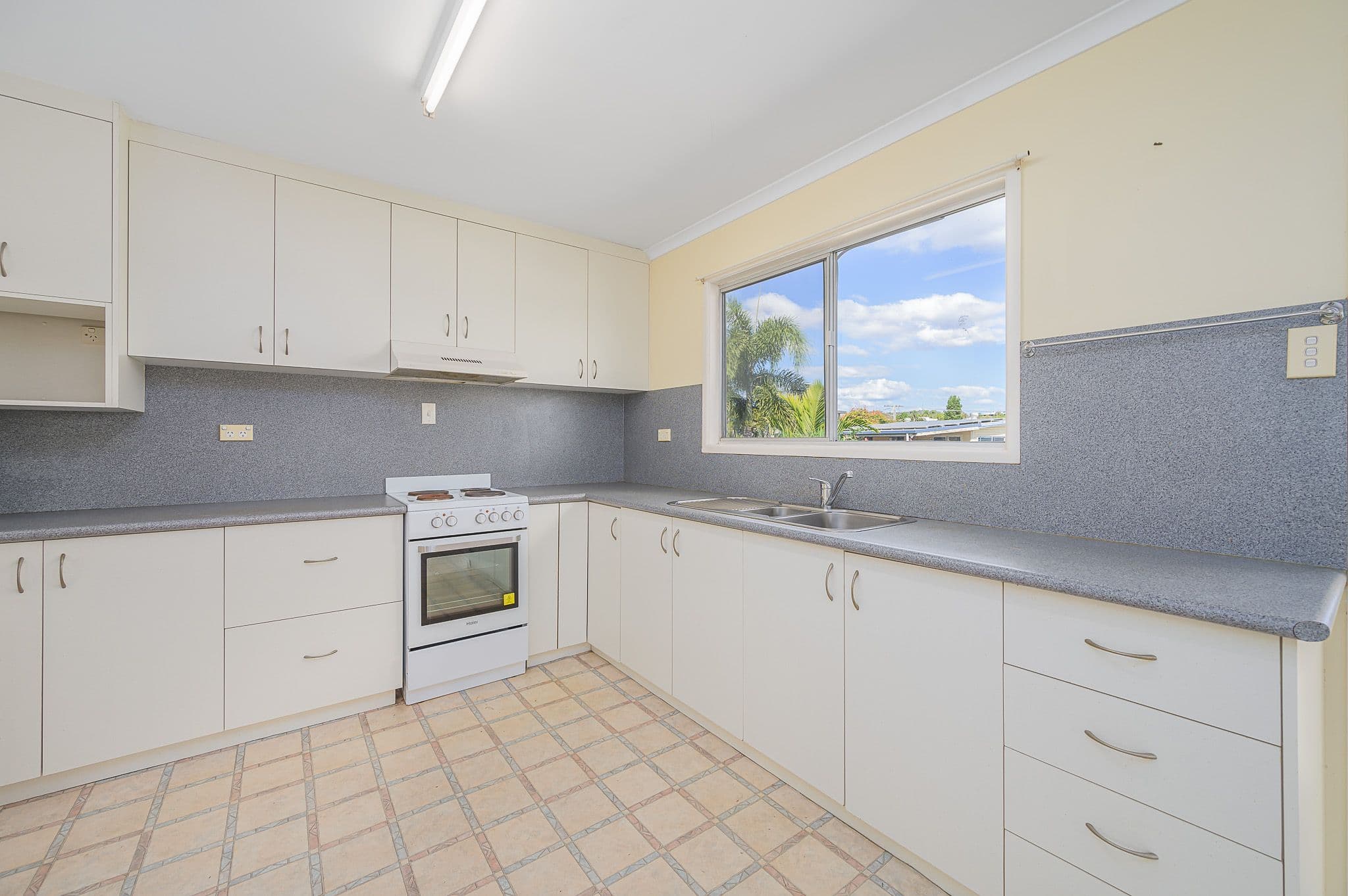 7 Acacia Court, Kin Kora QLD 4680, Kin Kora - Thumbnail 2