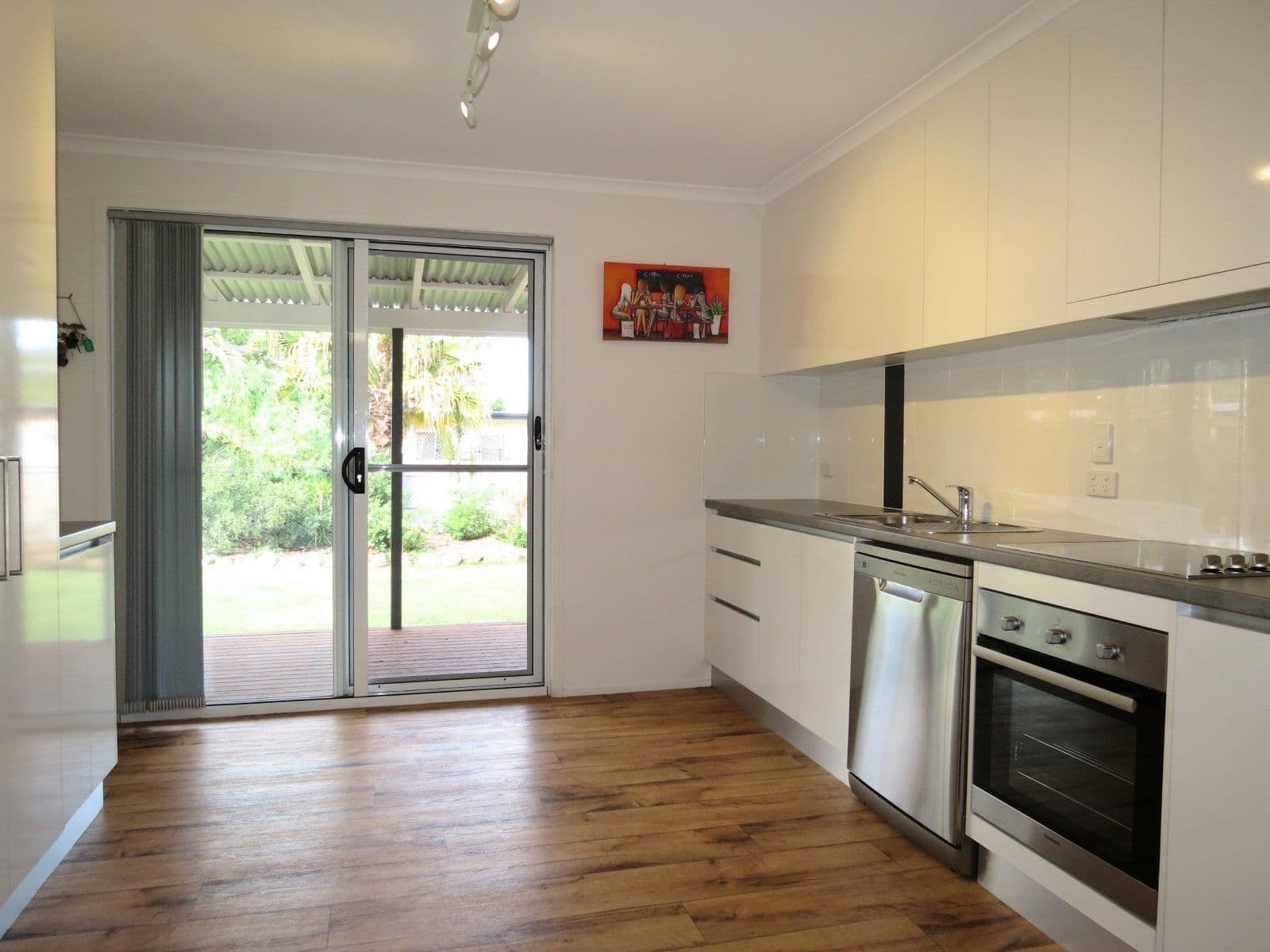 124 Hospital Road, Emerald QLD 4720, Emerald - Thumbnail 2