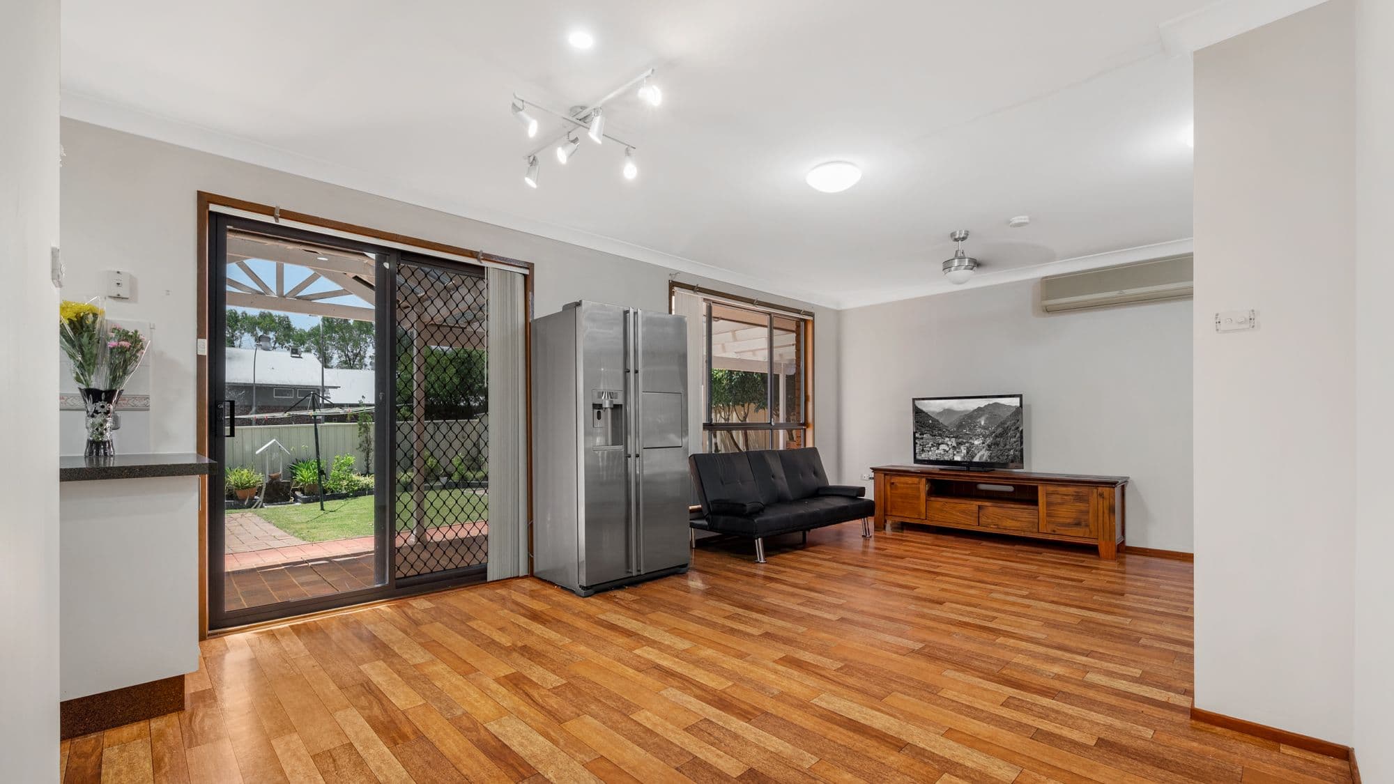 6 Hines Place, Mount Annan NSW 2567, Mount Annan - Thumbnail 2