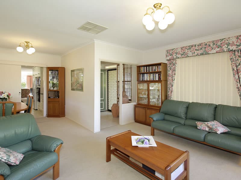6 Yates Crescent, Morphett Vale - Thumbnail 2