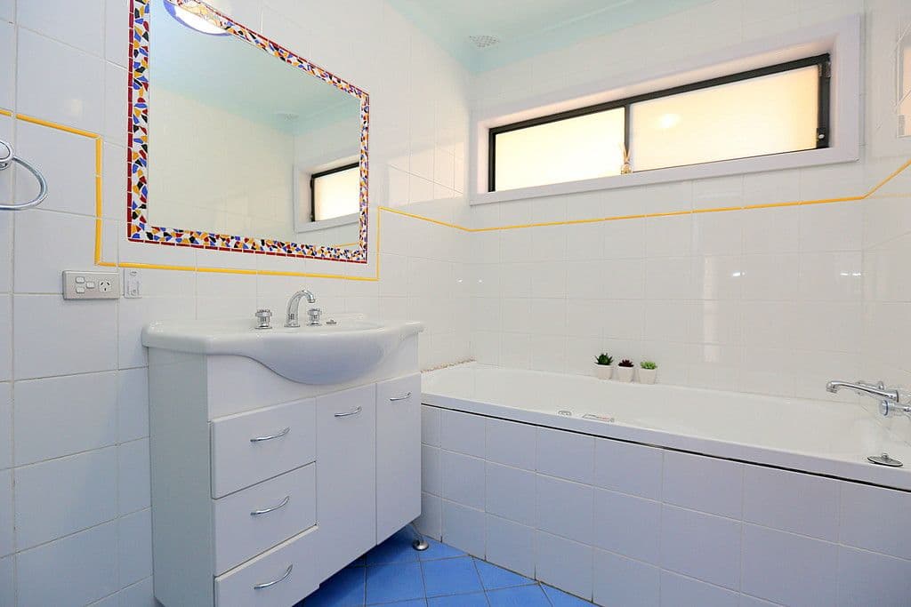 4 Dell Place, Georges Hall - Thumbnail 8
