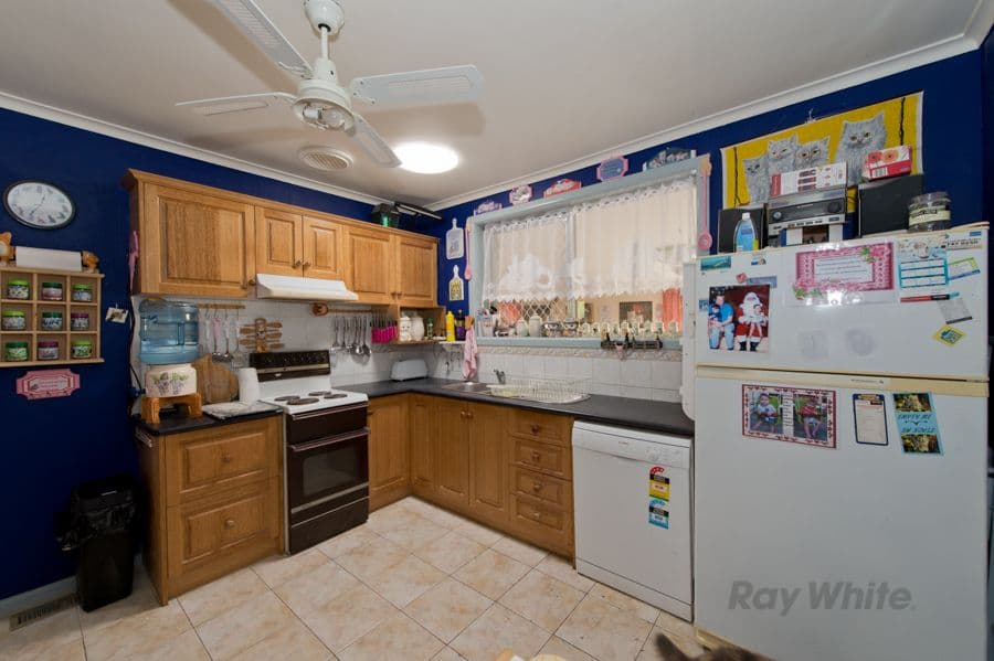 29 Penguin Street, Melton VIC 3337, Melton - Thumbnail 2