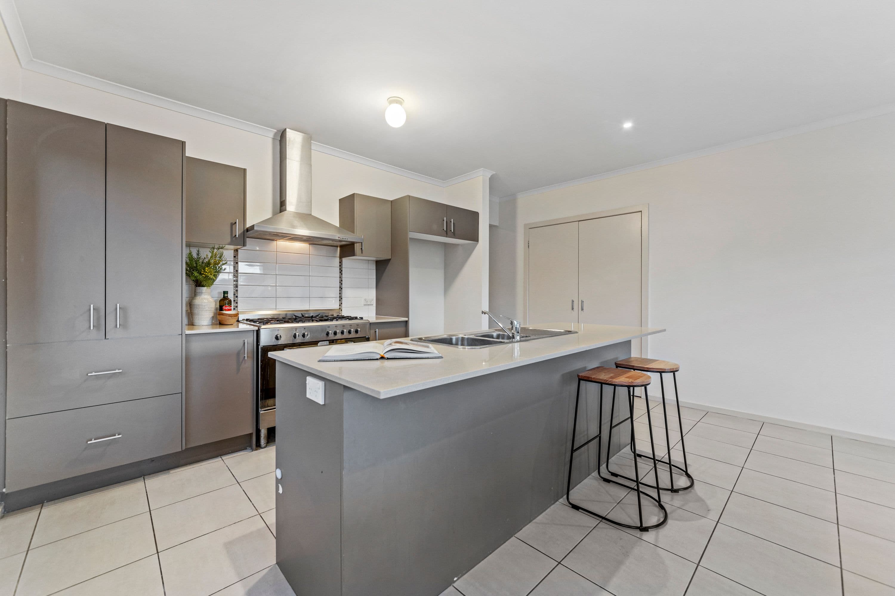 6 Elderberry Way, Pakenham VIC 3810, Pakenham - Thumbnail 6