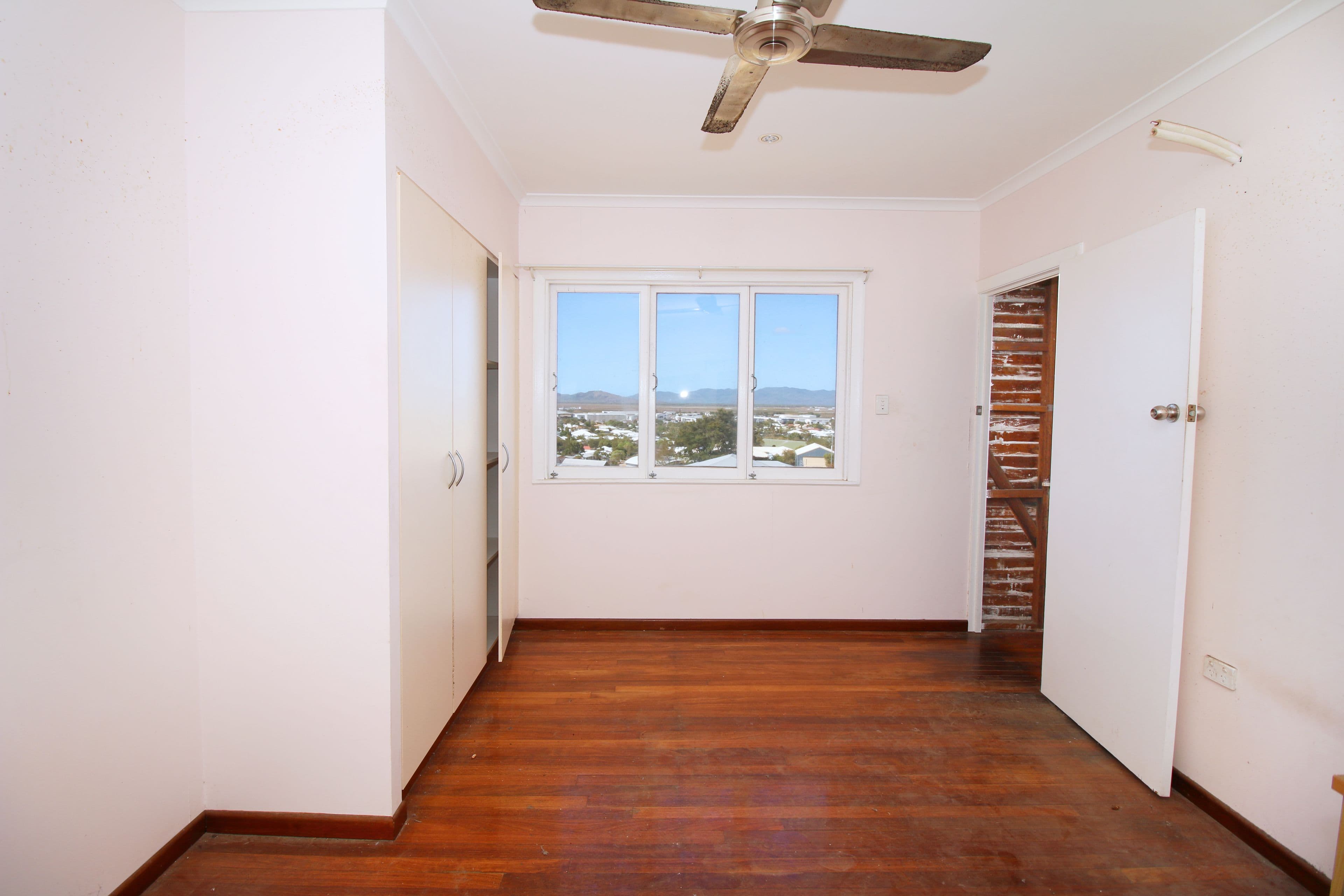 28 Glasgow Avenue, Mount Louisa QLD 4814, Mount Louisa - Thumbnail 3