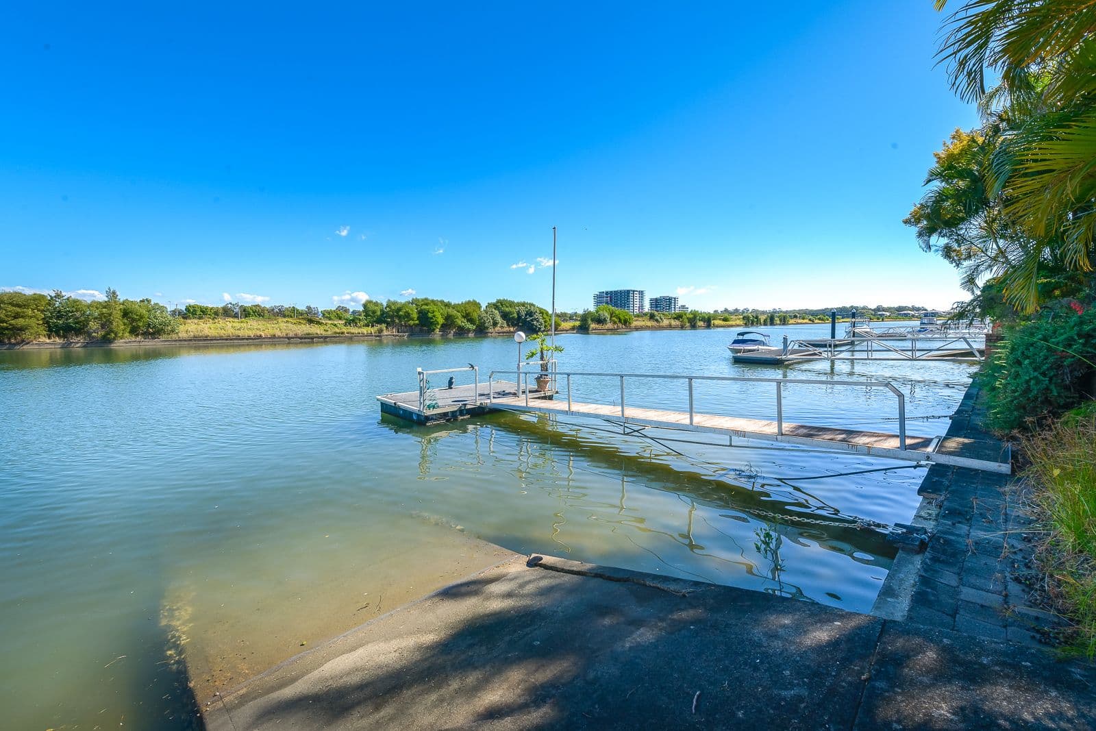 17 Longboat Place, Biggera Waters QLD 4216, Biggera Waters - Thumbnail 3
