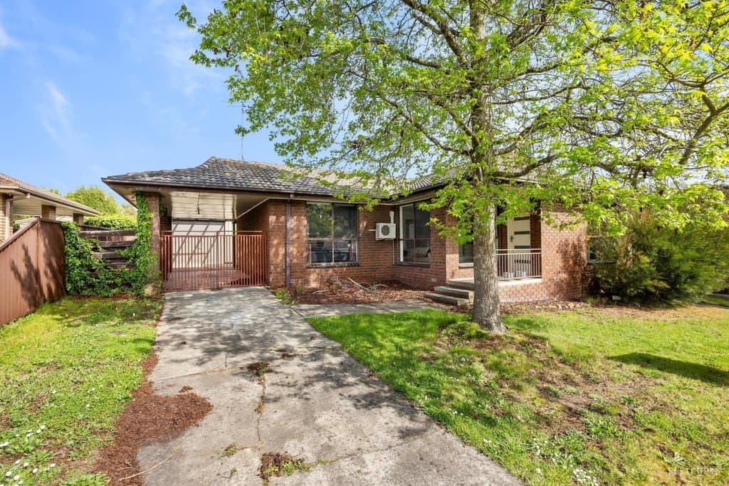 10 Hermitage Avenue, Mount Clear - Image 1