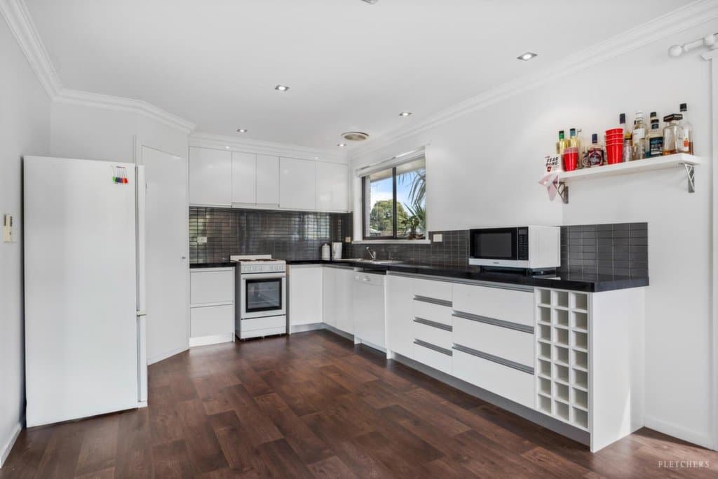 10 Hermitage Avenue, Mount Clear - Thumbnail 2