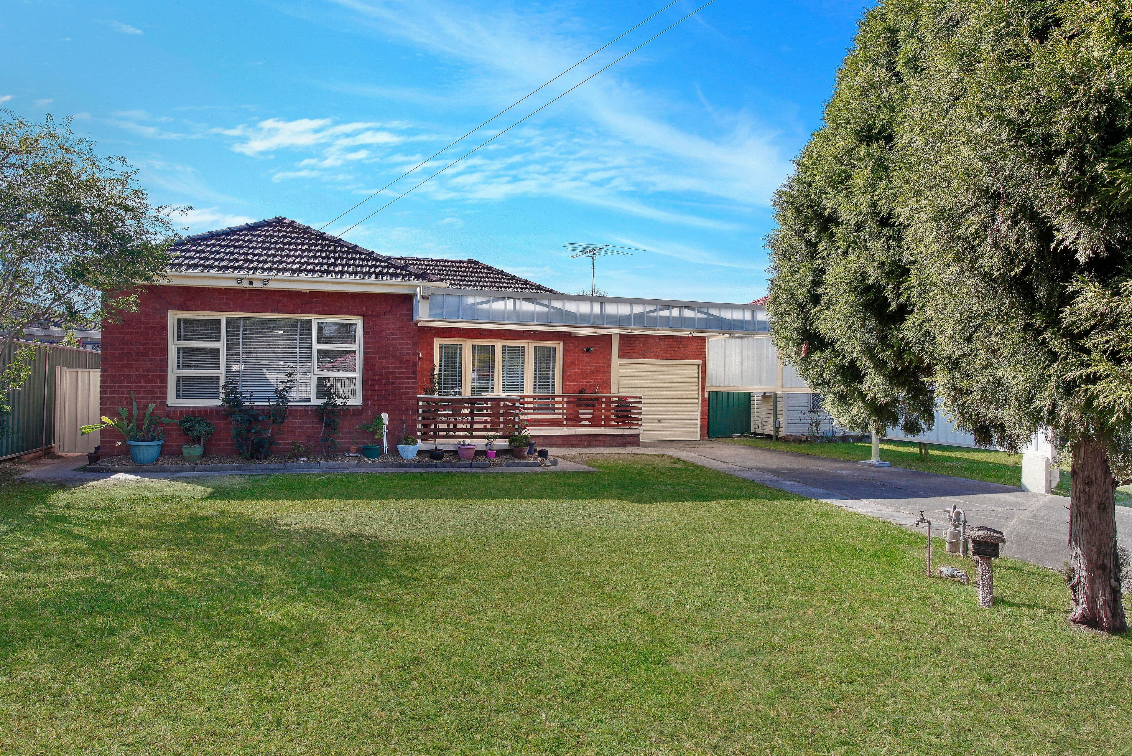 1/17 Tasman Avenue, Strathmore Heights - Image 1