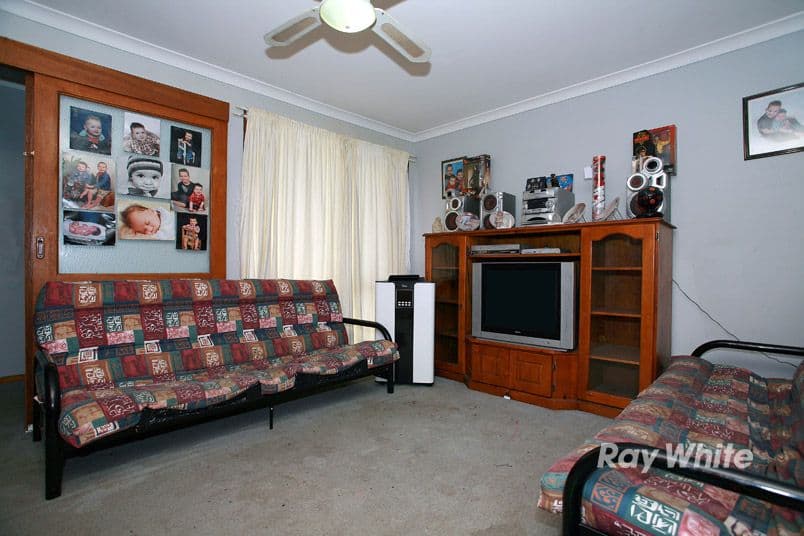 4 Jacinta Drive, CRANBOURNE VIC 3977, Cranbourne West - Thumbnail 3