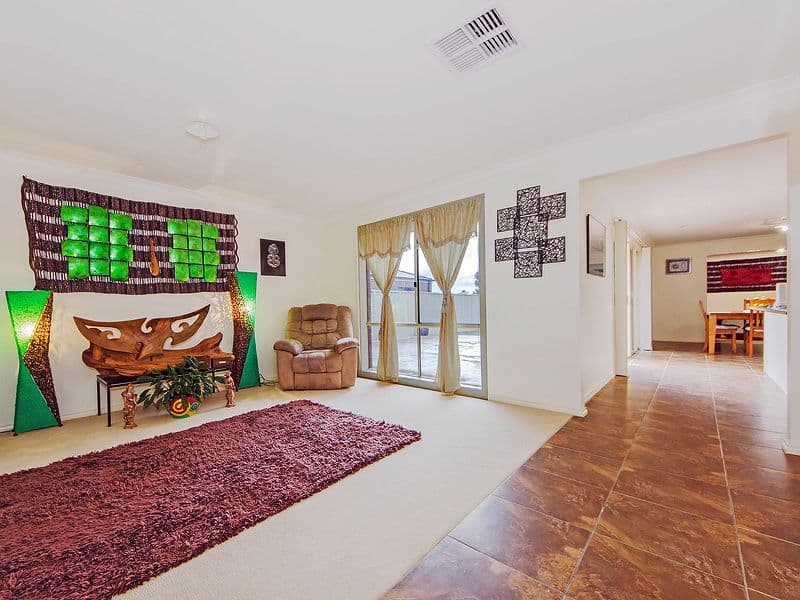 30 Jacaranda Drive, TAYLORS HILL VIC 3037, Taylors Hill - Thumbnail 3