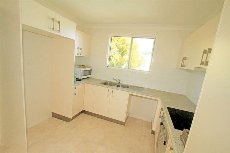 35 Cowan Street, GRACEMERE QLD 4702, Gracemere - Thumbnail 2