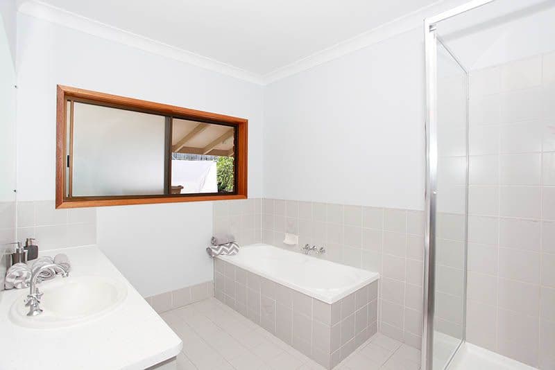 2 Bowles Court, MOUNT OMMANEY QLD 4074, Mount Ommaney - Thumbnail 4