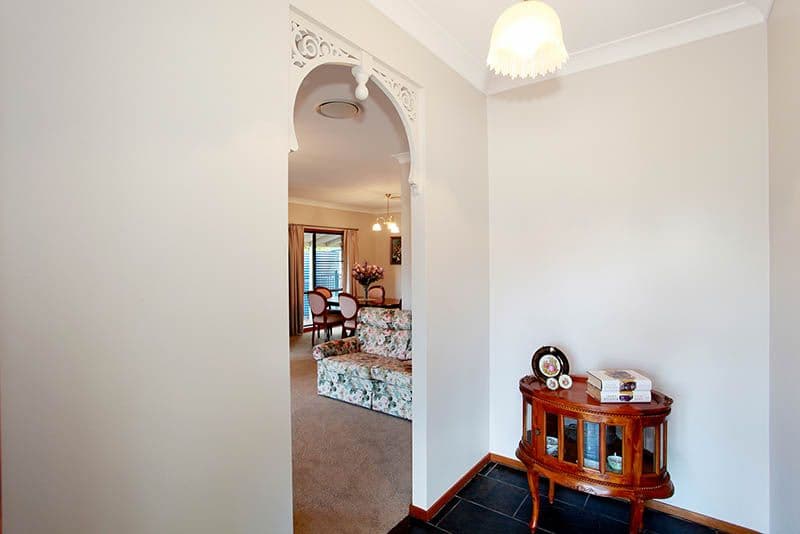 2 Bowles Court, MOUNT OMMANEY QLD 4074, Mount Ommaney - Thumbnail 8