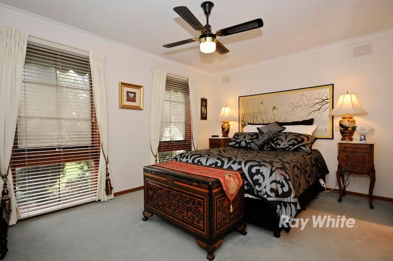 9 Mowbray Drive, WANTIRNA SOUTH VIC 3152, Wantirna South - Thumbnail 2