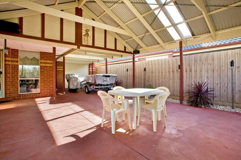 8 McCubbin Court, CORIO VIC 3214, Corio - Thumbnail 3