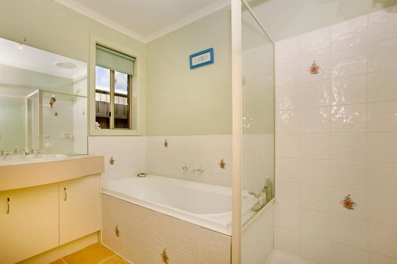 8 McCubbin Court, CORIO VIC 3214, Corio - Thumbnail 8