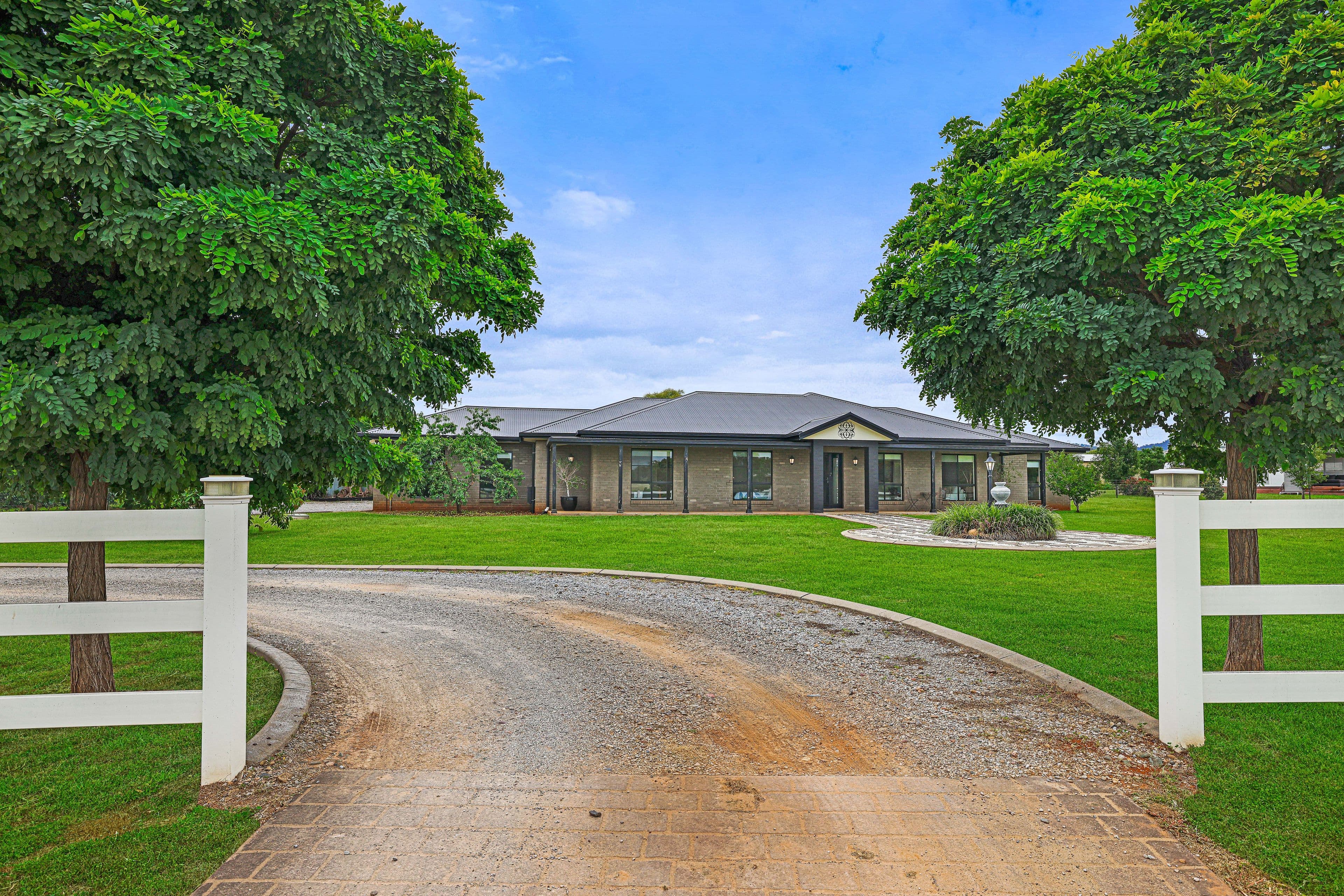 14 Sequoia Drive, Tamworth NSW 2340, Tamworth - Image 1